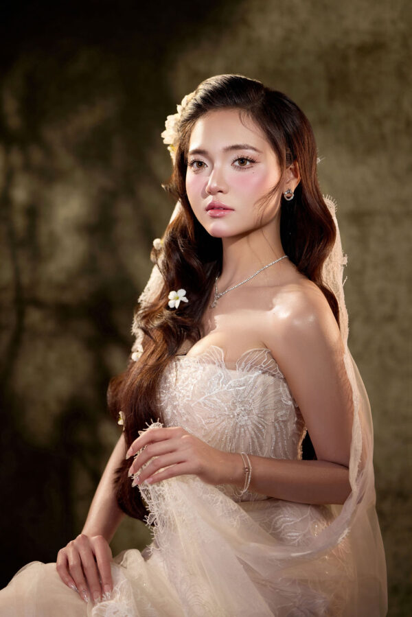 Alternative view of Mie Lee